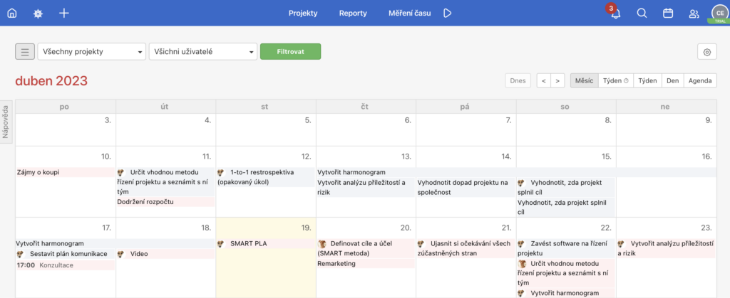 Ukázka kalendáře s naplánovanými úkoly v měsíčním pohledu.